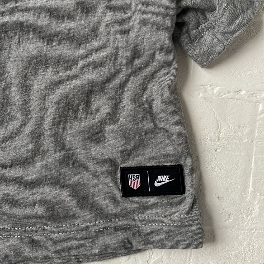 Nike - Picture 3 of 3